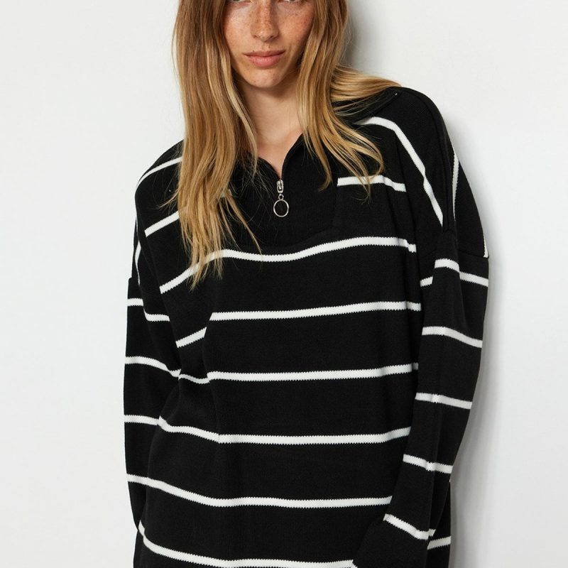 TRENDYOLMİLLA Siyah Geniş Kalıp Fermuarlı Triko Alt-Üst Takım TWOAW24AU00025